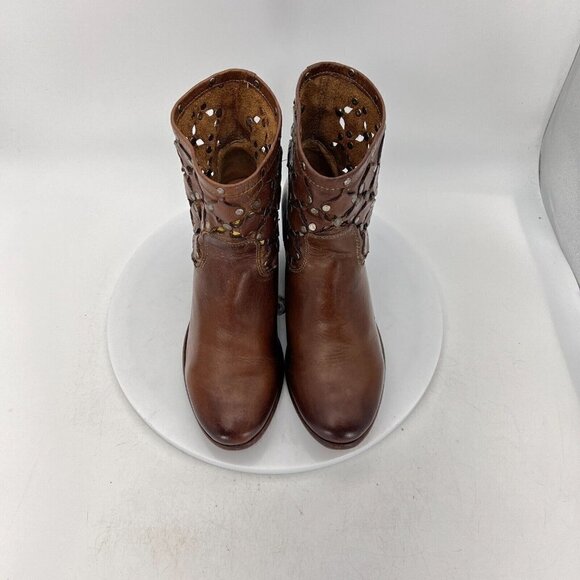 Frye Courtney Overlay Stud Women Size 6B Brown Cognac Leather Laser Cut Boot - Picture 3 of 15